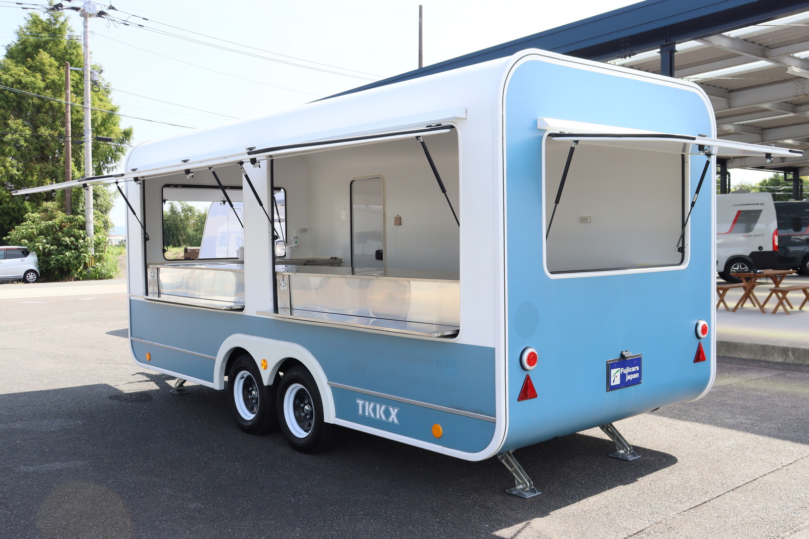 キャンピングカートレーラー