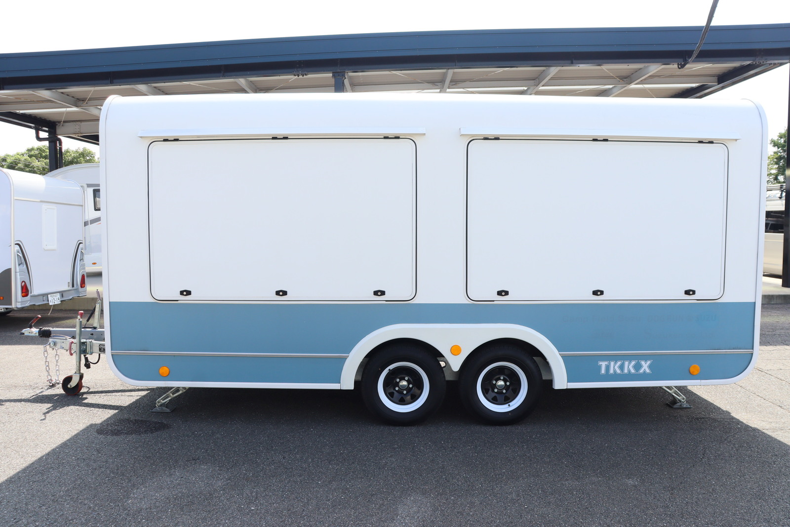 キャンピングカートレーラー