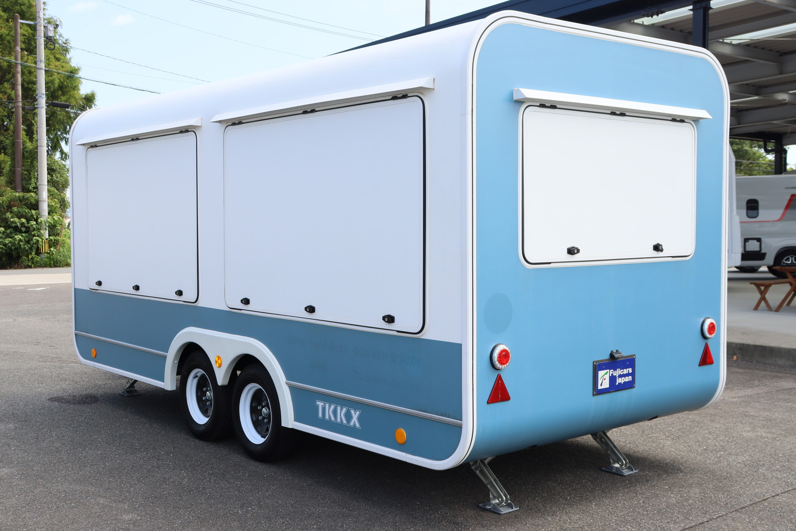 キャンピングカートレーラー