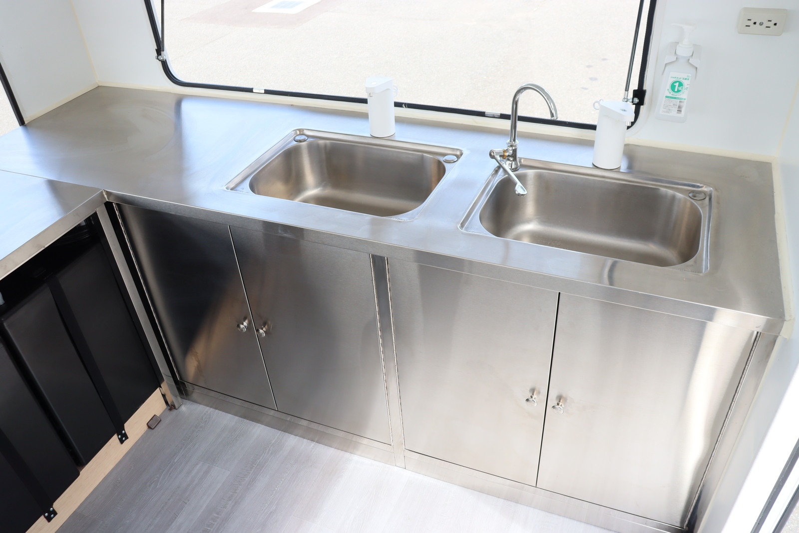 キャンピングカートレーラー