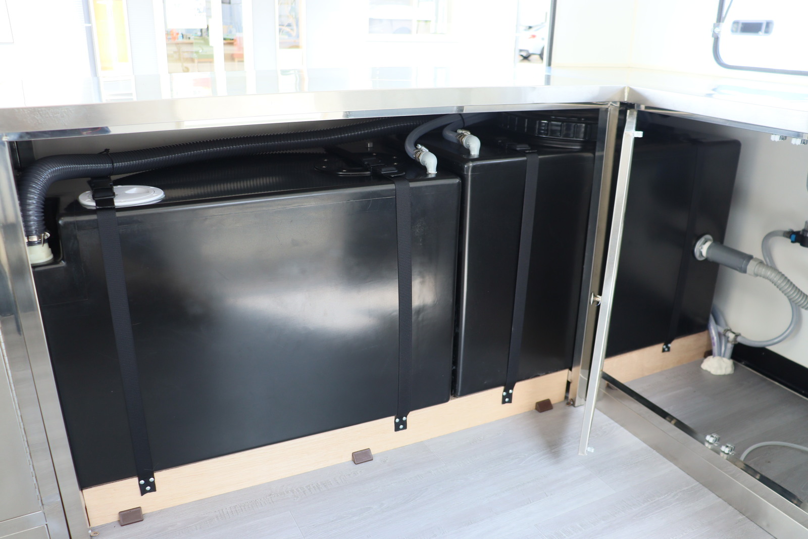 キャンピングカートレーラー