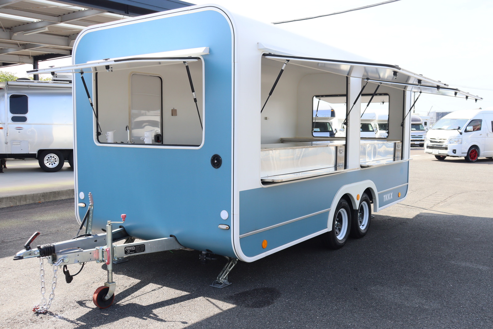 キャンピングカートレーラー