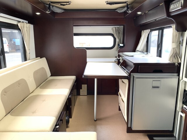 キャンピングカーキャブコン