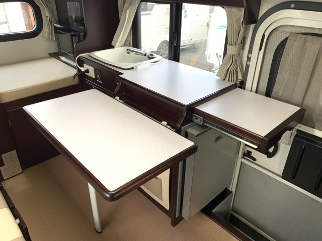 キャンピングカーキャブコン