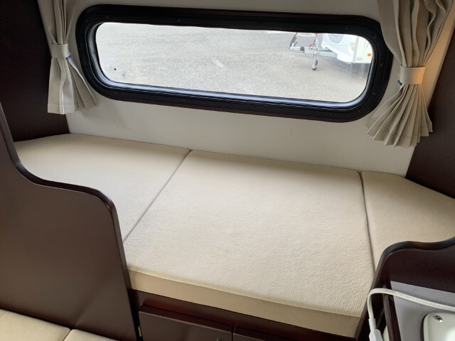 キャンピングカーキャブコン