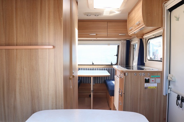 キャンピングカートレーラー