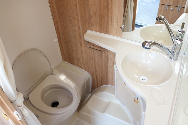 キャンピングカートレーラー