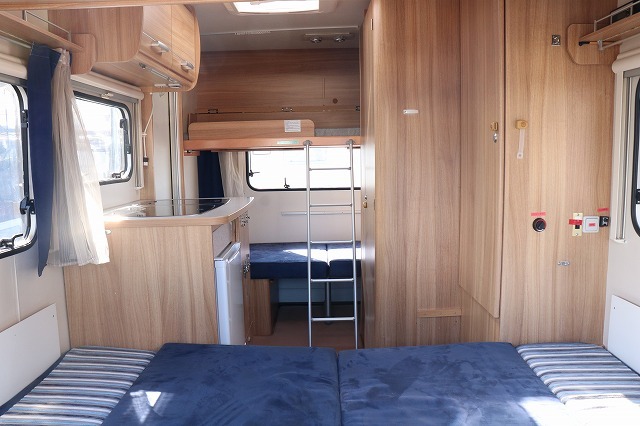 キャンピングカートレーラー