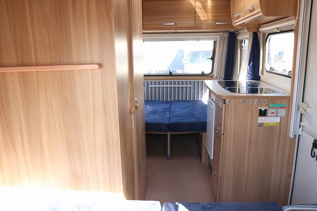 キャンピングカートレーラー