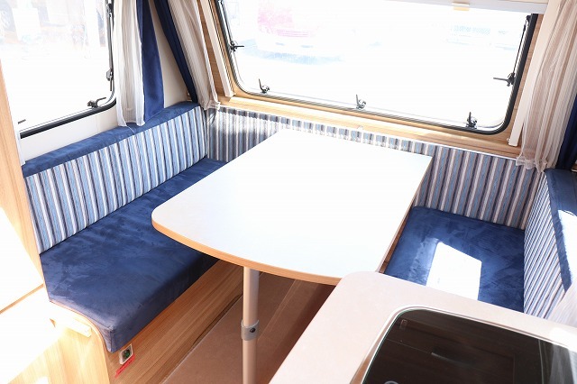 キャンピングカートレーラー