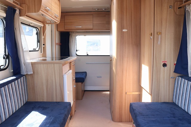 キャンピングカートレーラー