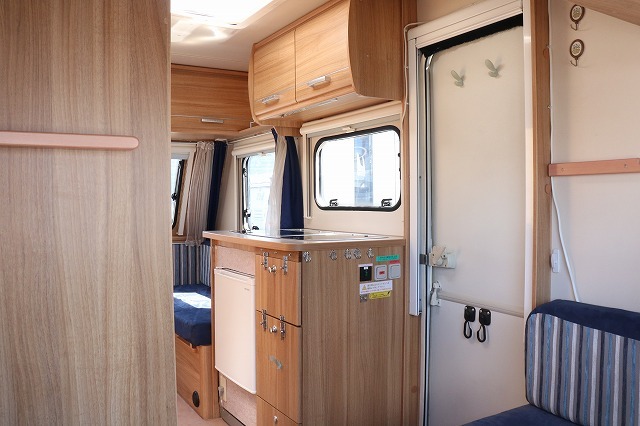 キャンピングカートレーラー