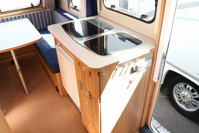 キャンピングカートレーラー