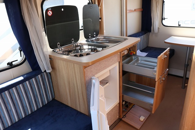 キャンピングカートレーラー