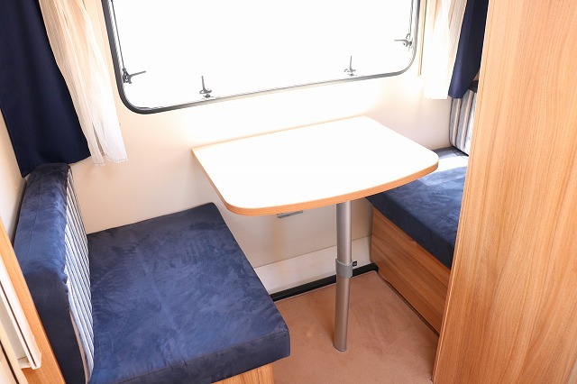 キャンピングカートレーラー