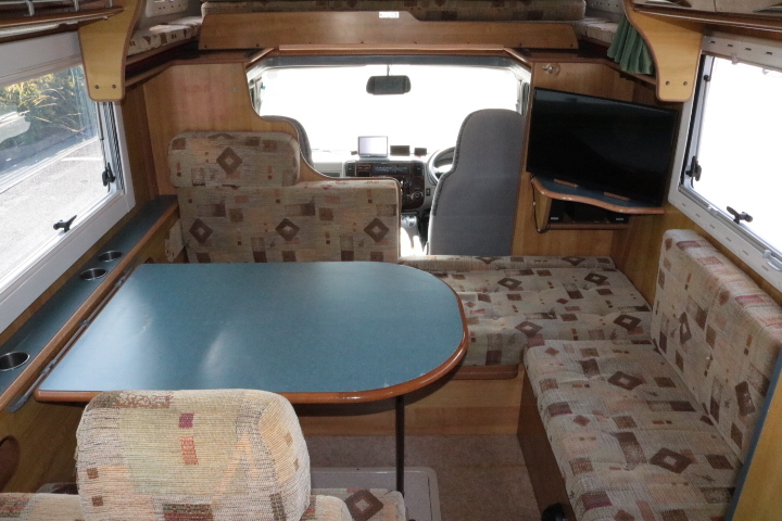 キャンピングカーキャブコン