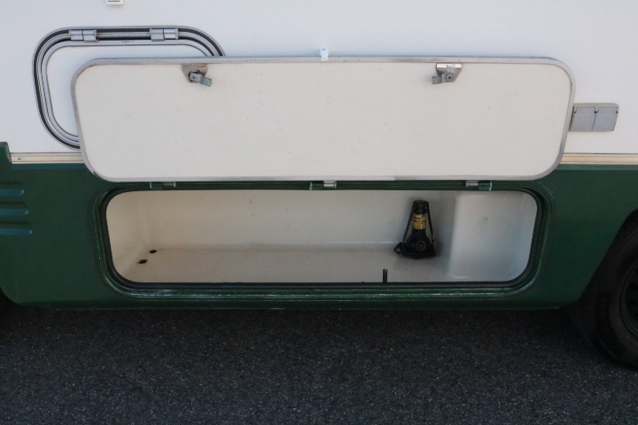 キャンピングカーキャブコン