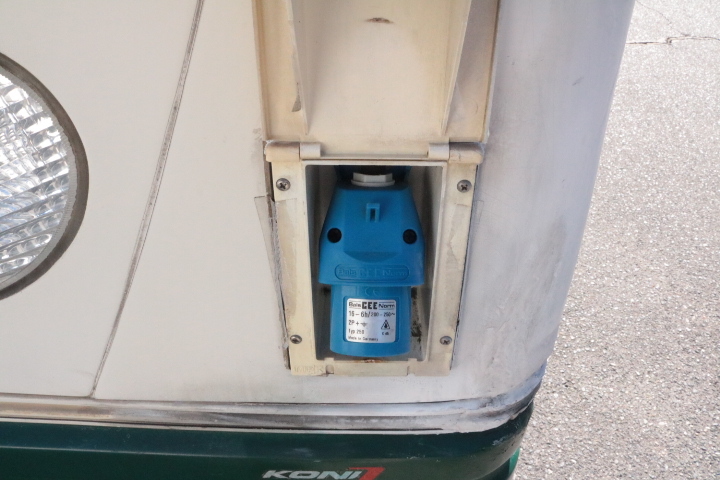 キャンピングカーキャブコン