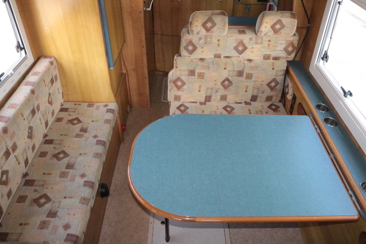 キャンピングカーキャブコン