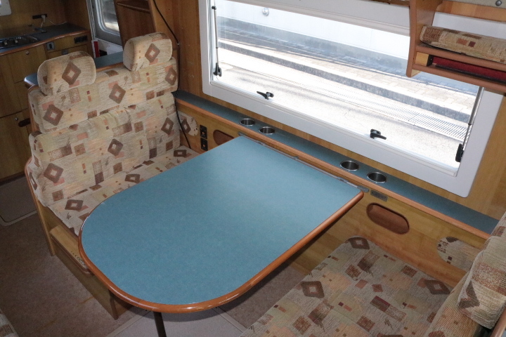 キャンピングカーキャブコン