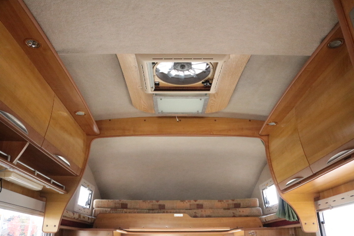 キャンピングカーキャブコン