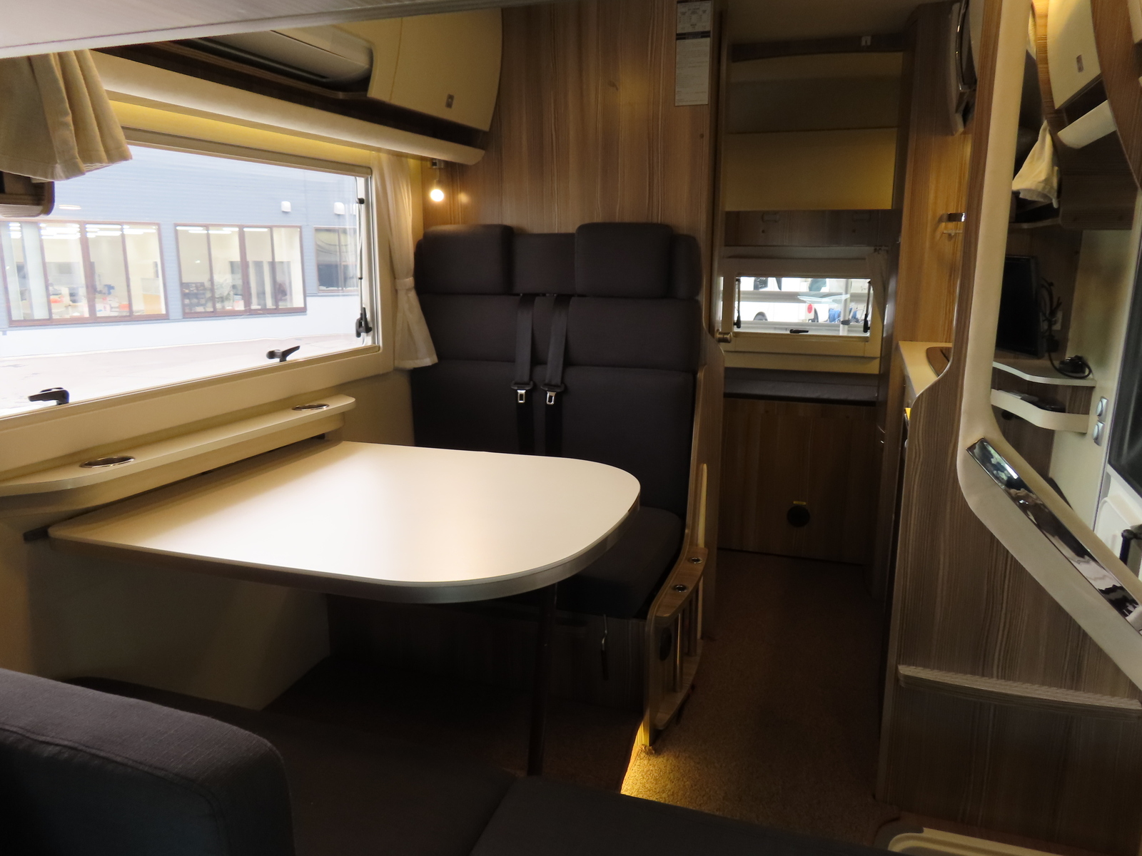 キャンピングカーキャブコン