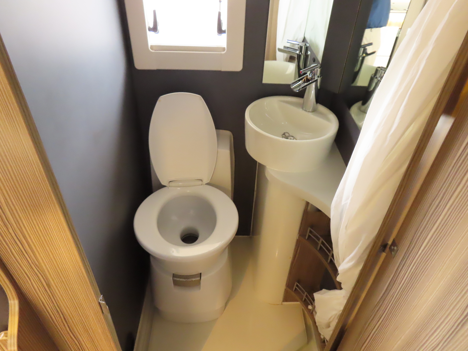 キャンピングカーキャブコン