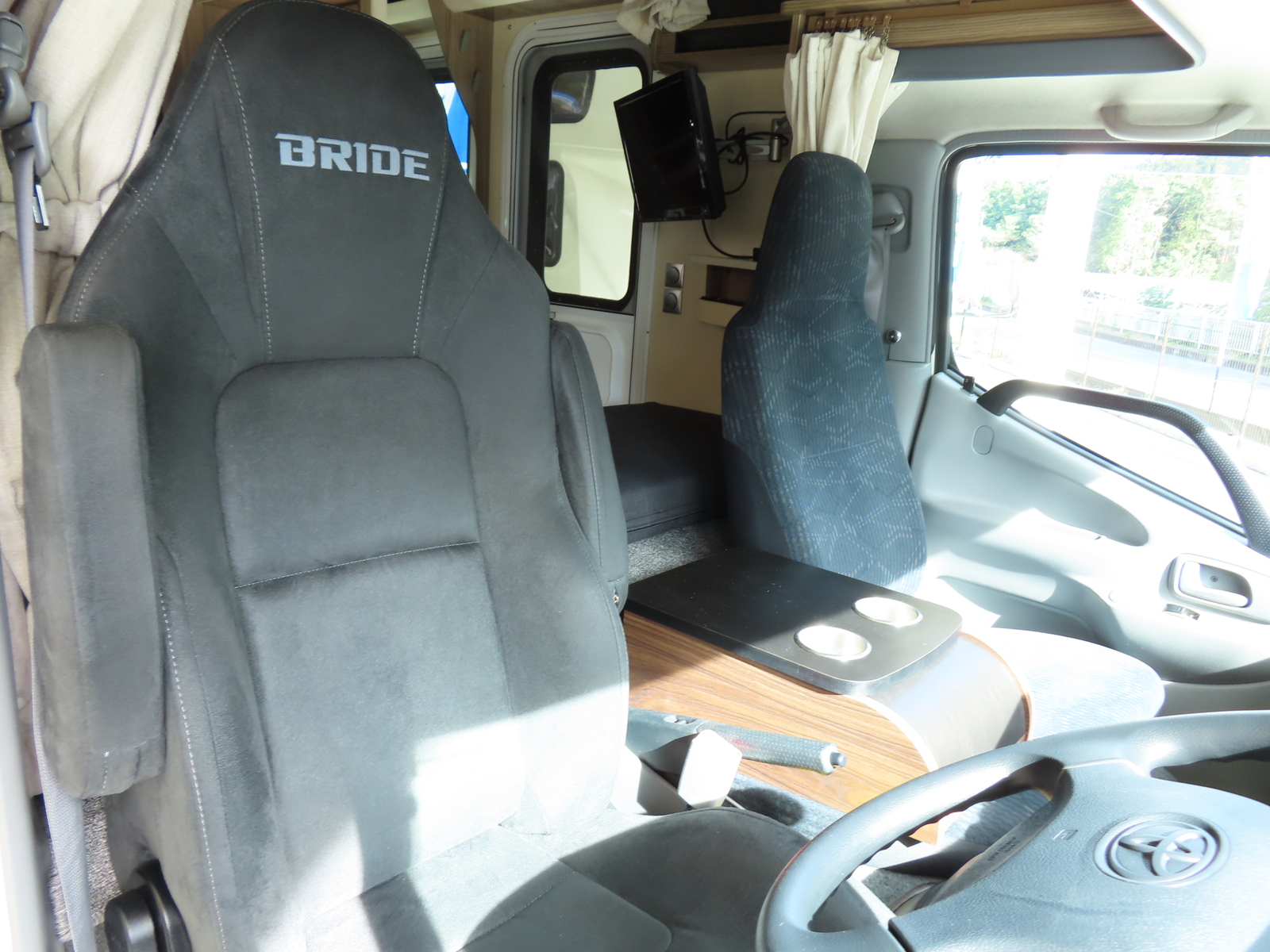 キャンピングカーキャブコン