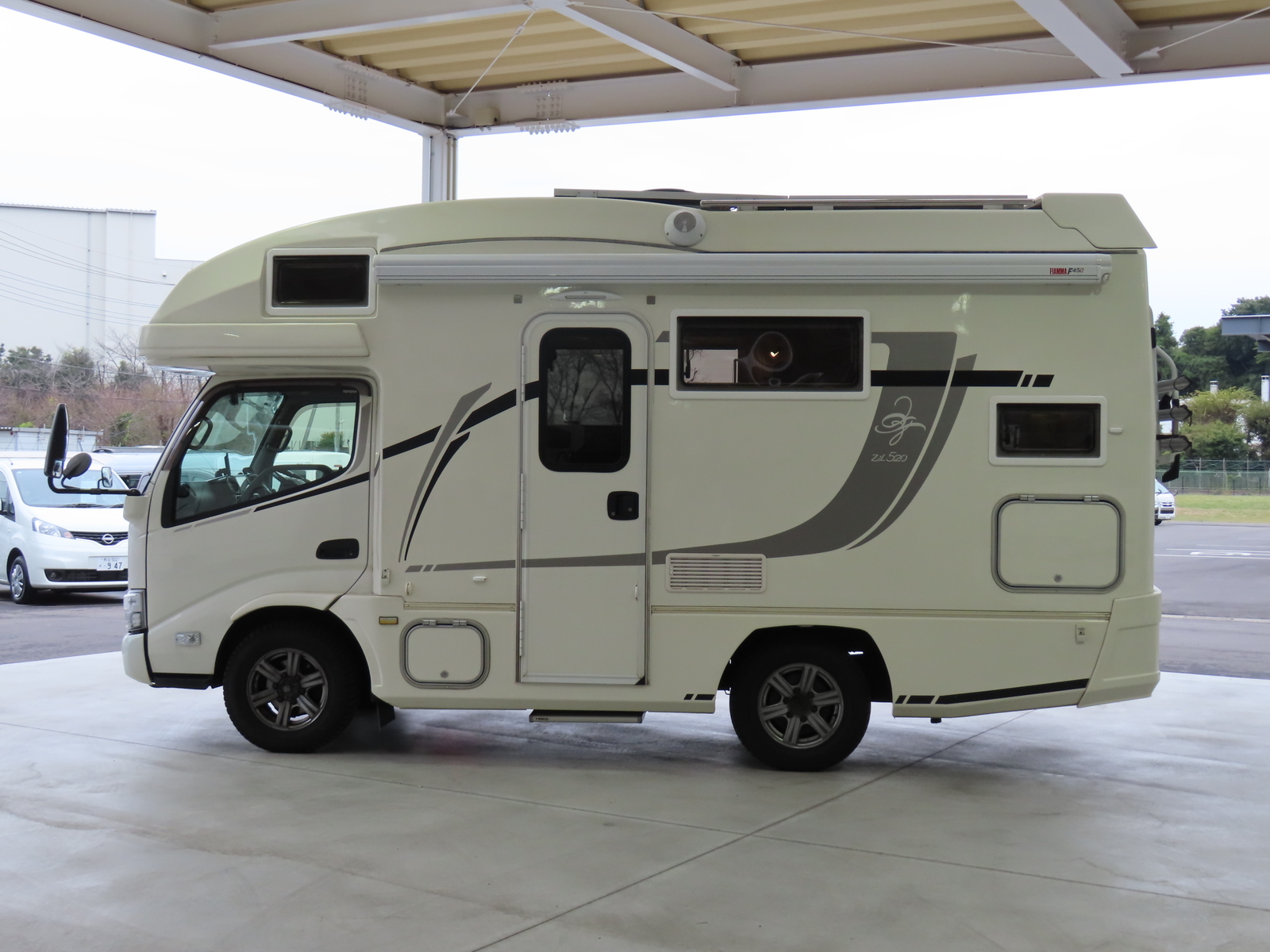 キャンピングカーキャブコン