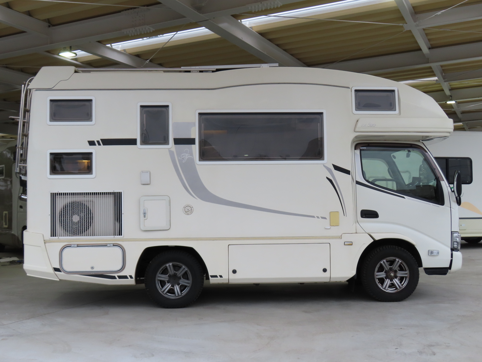 キャンピングカーキャブコン