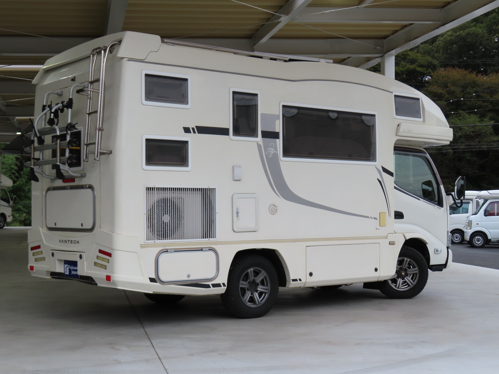 キャンピングカーキャブコン