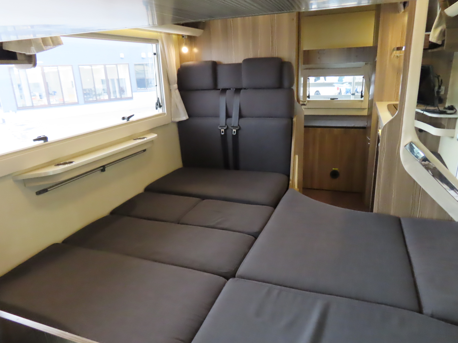 キャンピングカーキャブコン