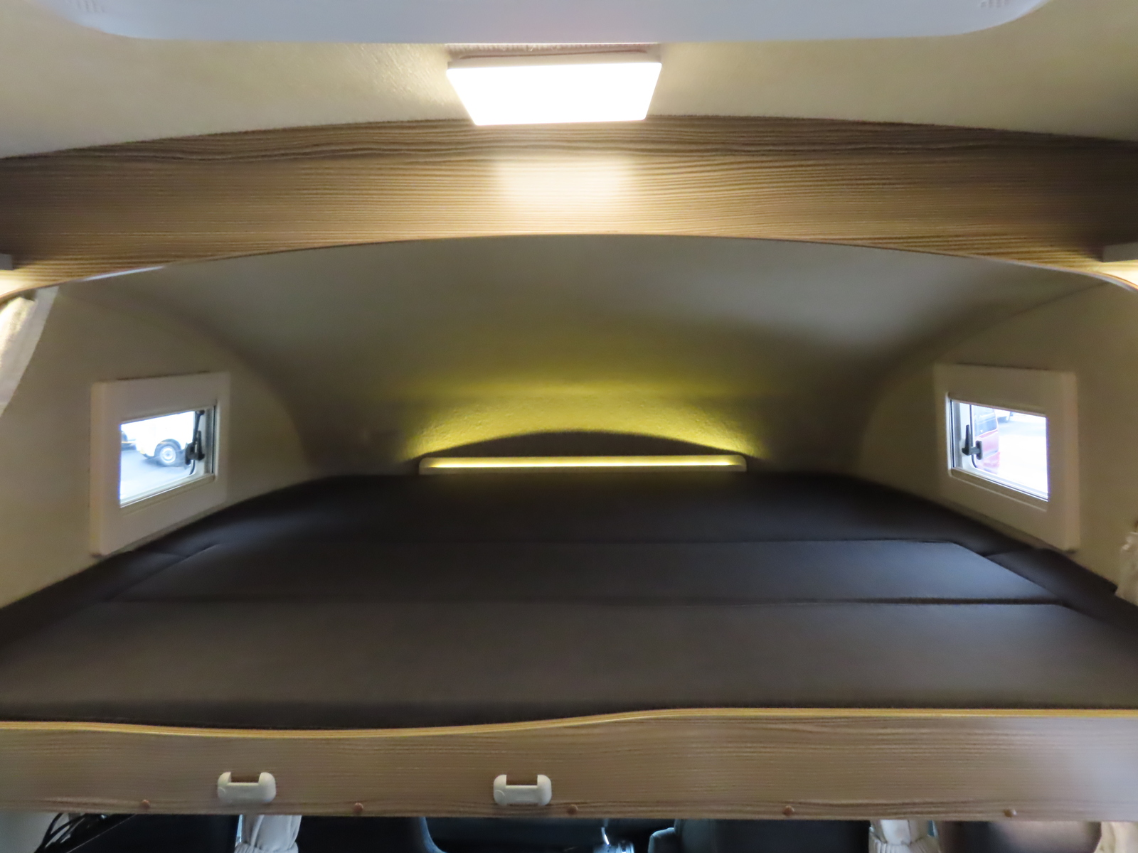 キャンピングカーキャブコン