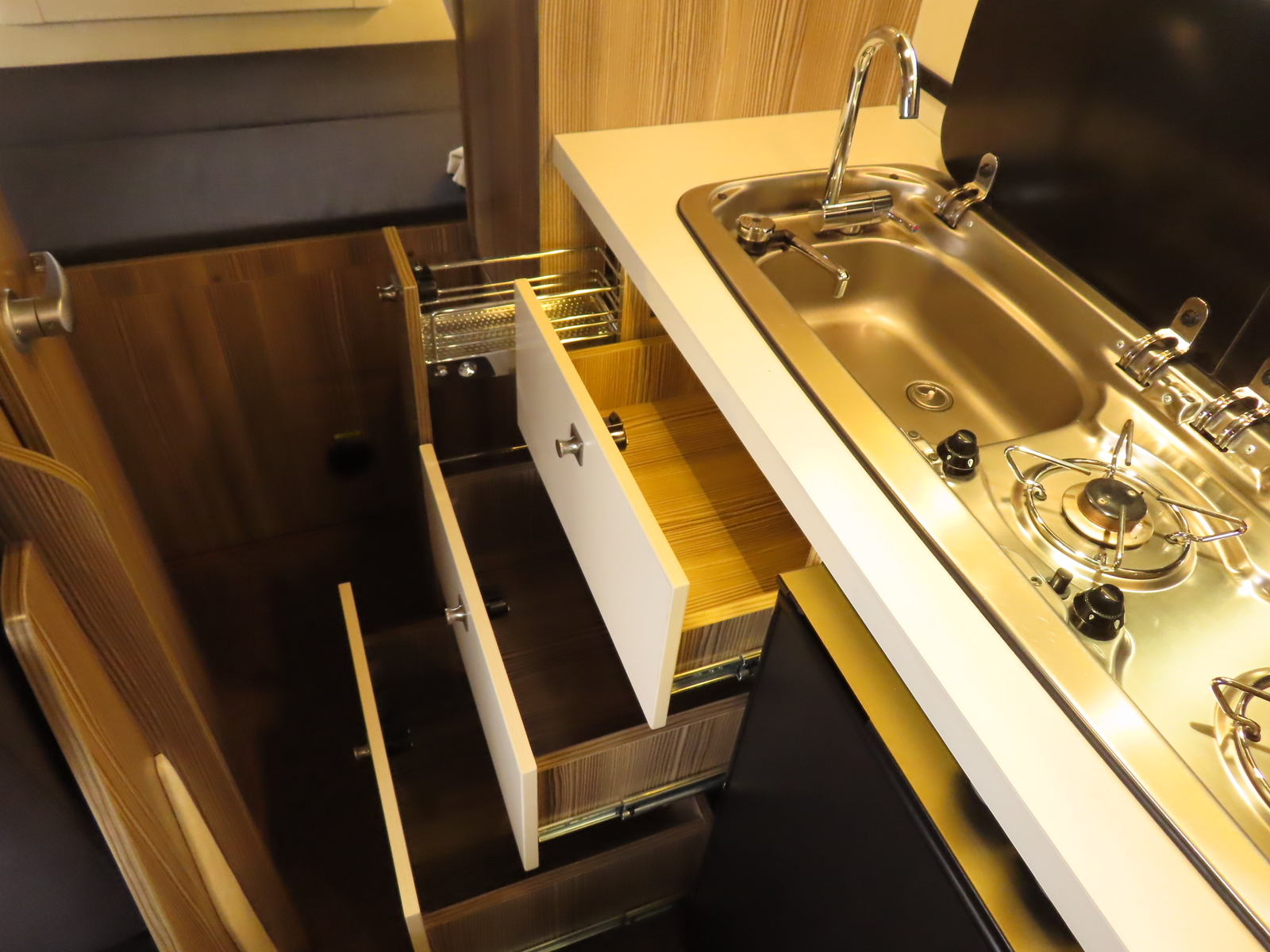 キャンピングカーキャブコン