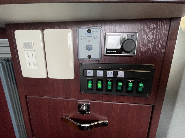 キャンピングカーキャブコン