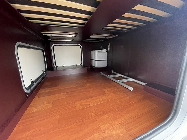 キャンピングカーキャブコン