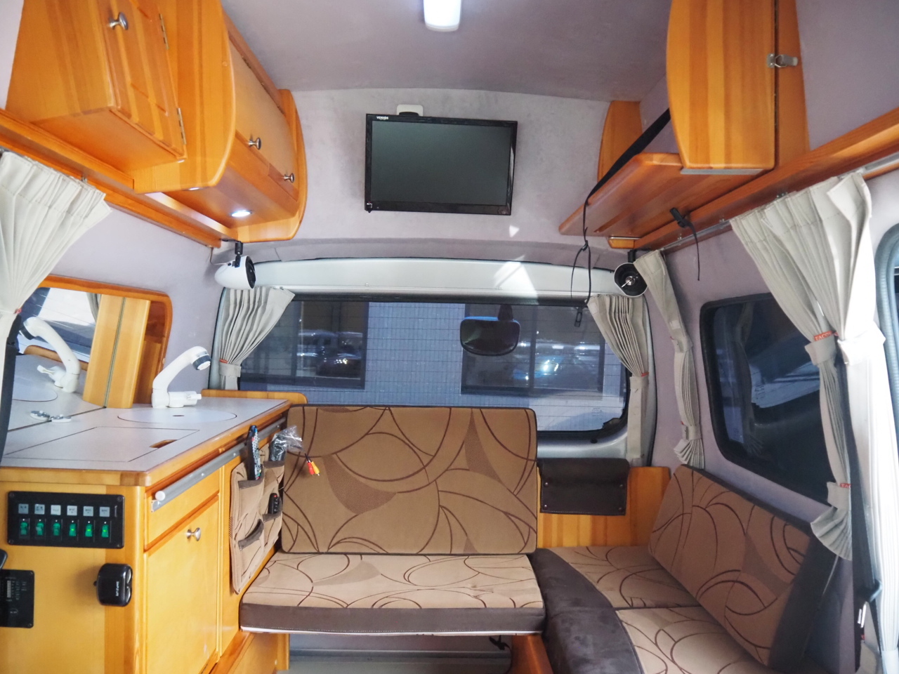 キャンピングカーバンコン