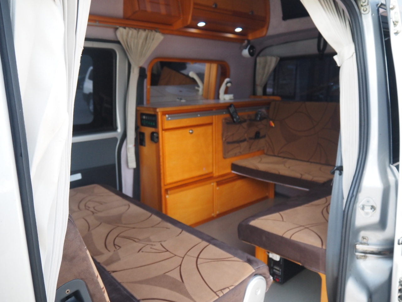 キャンピングカーバンコン