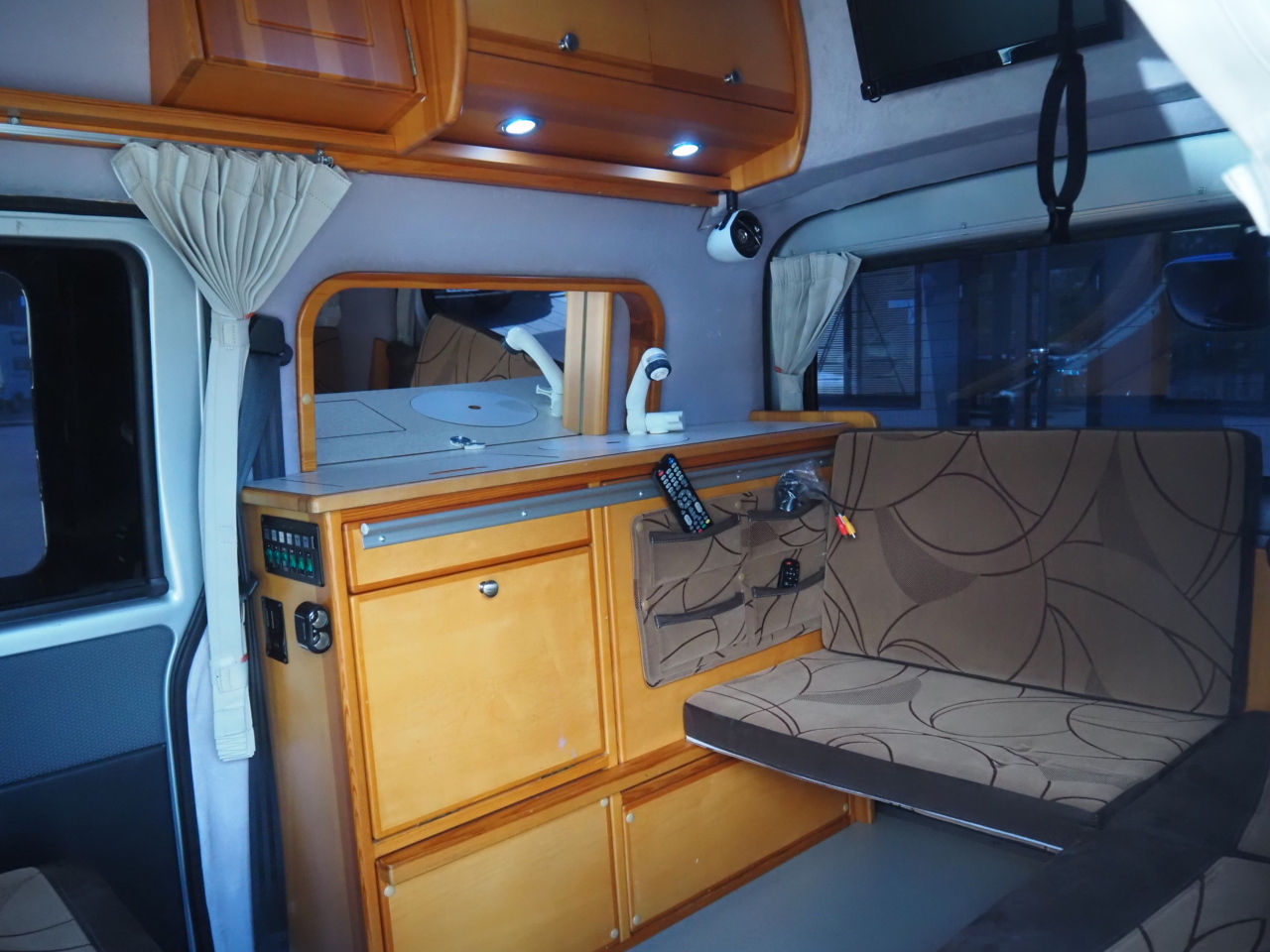 キャンピングカーバンコン