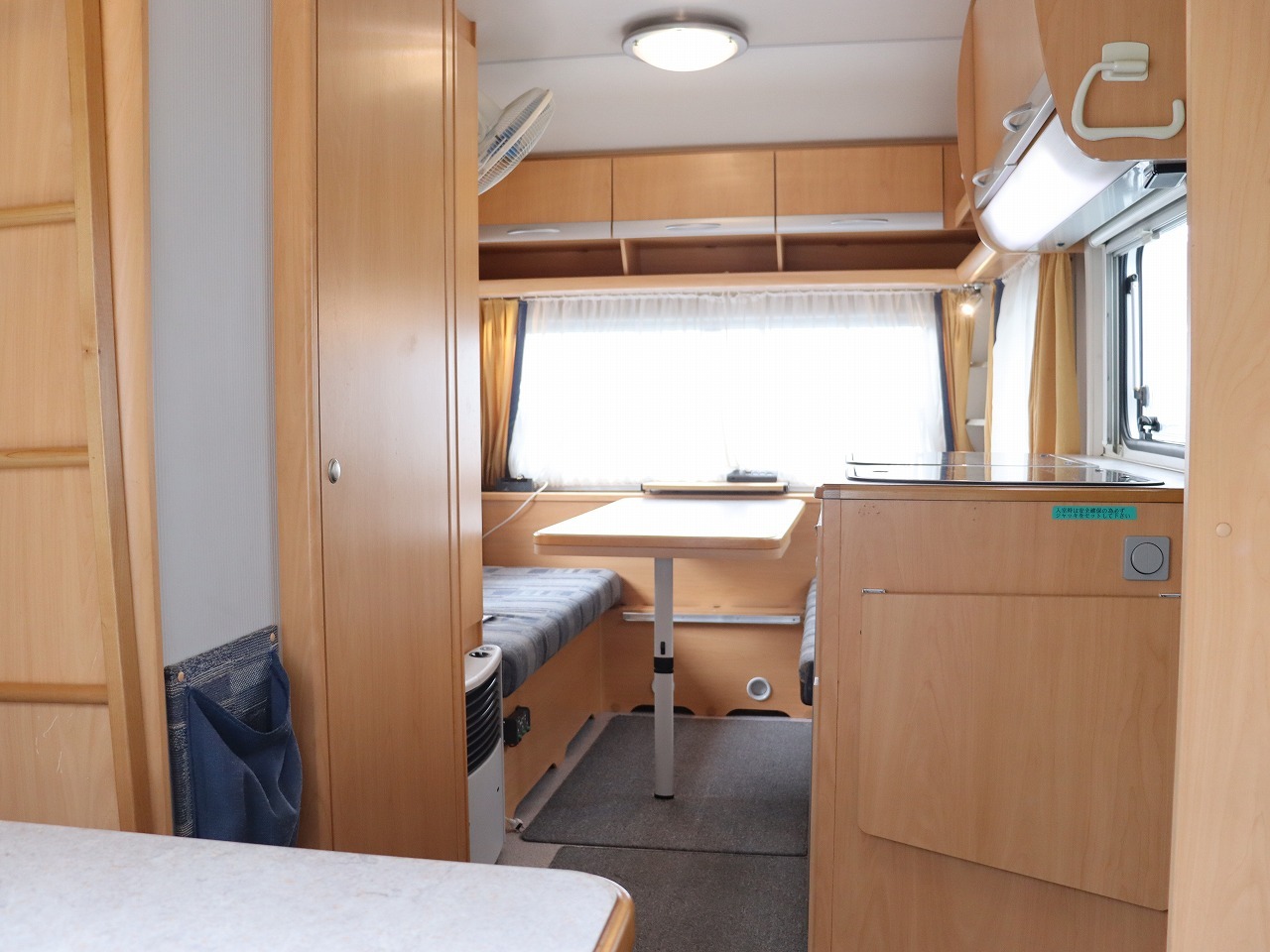 キャンピングカートレーラー