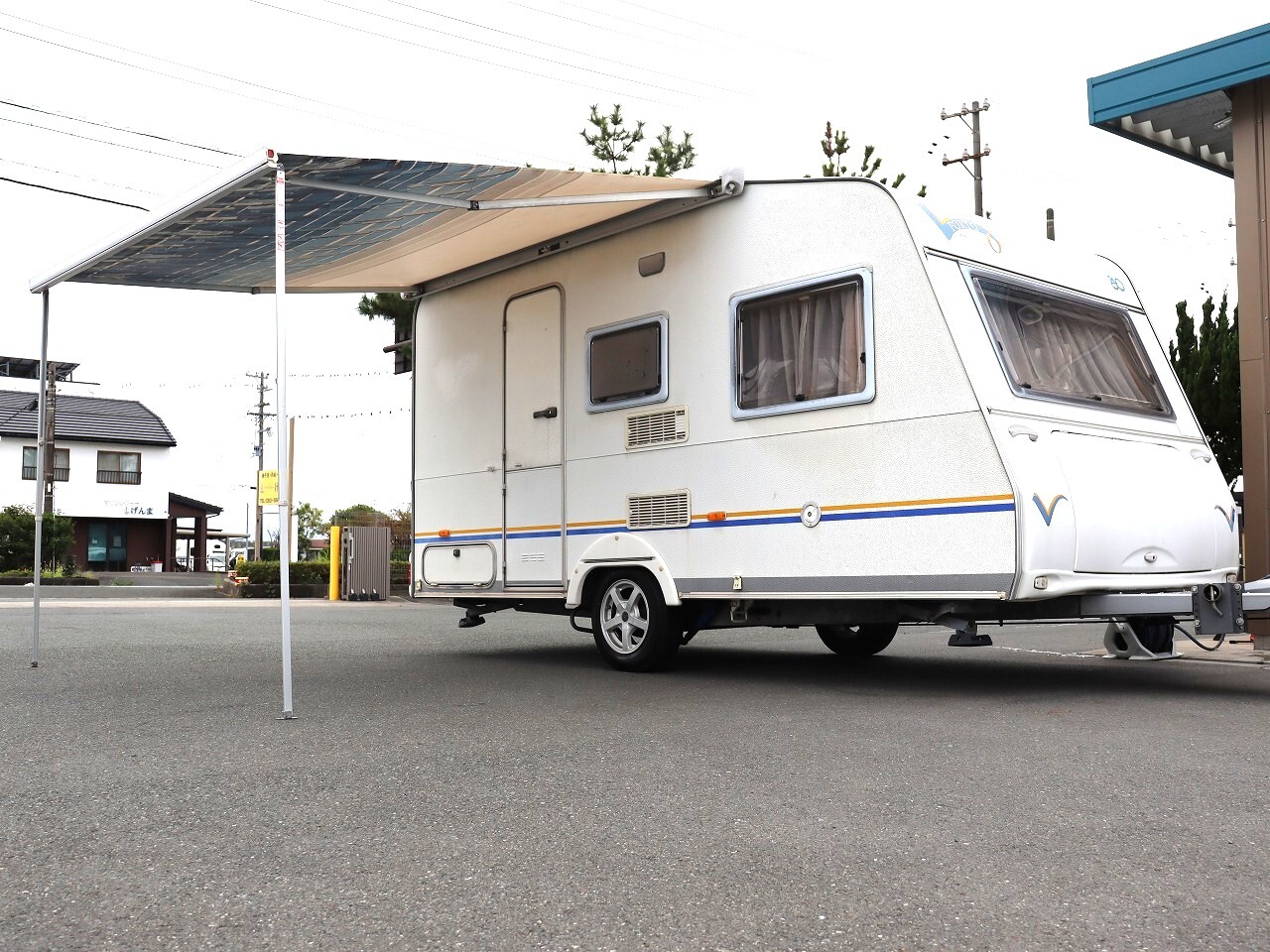 キャンピングカートレーラー