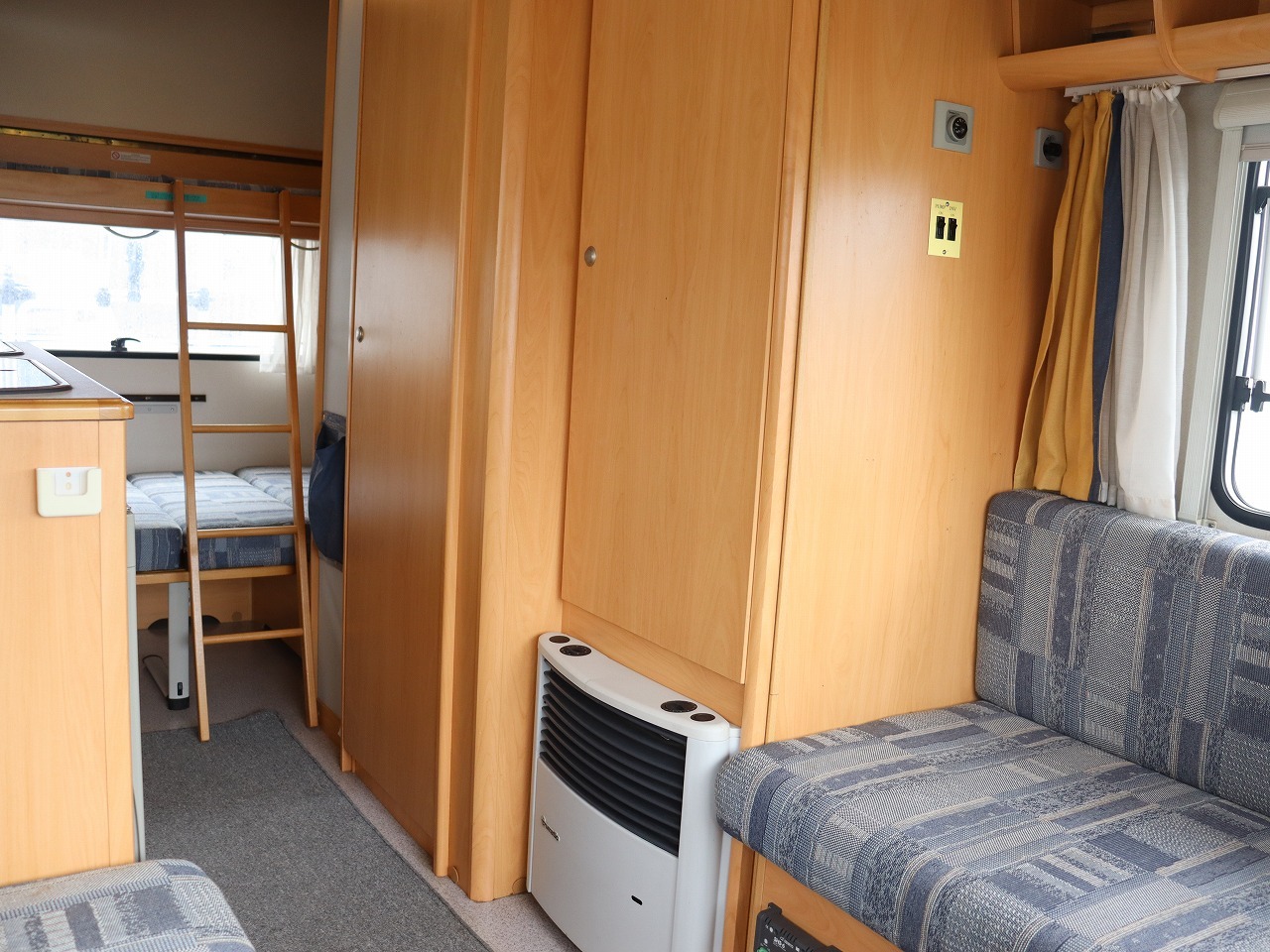 キャンピングカートレーラー