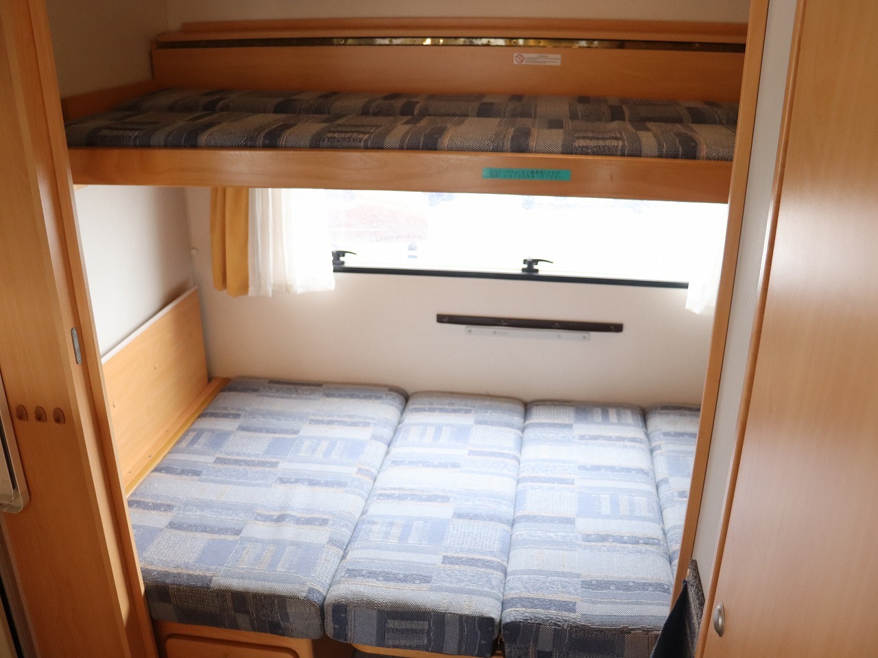 キャンピングカートレーラー