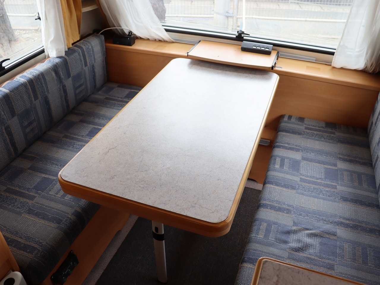 キャンピングカートレーラー