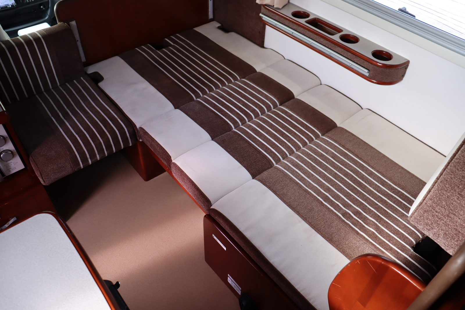 キャンピングカーキャブコン