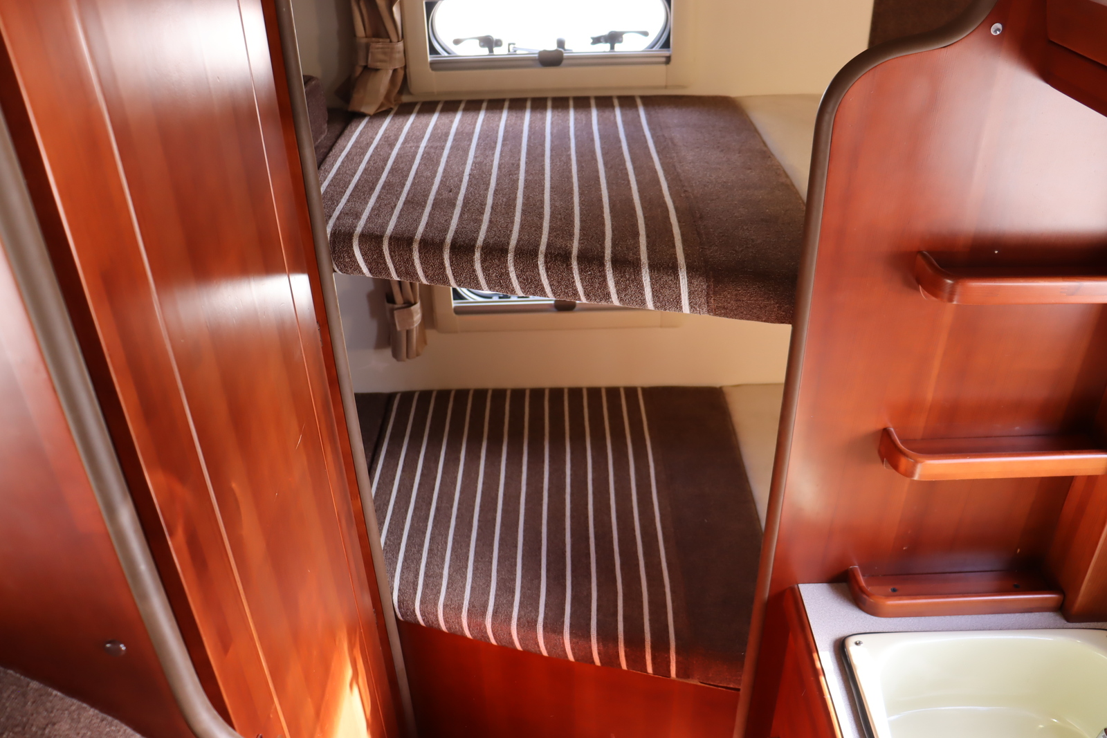 キャンピングカーキャブコン