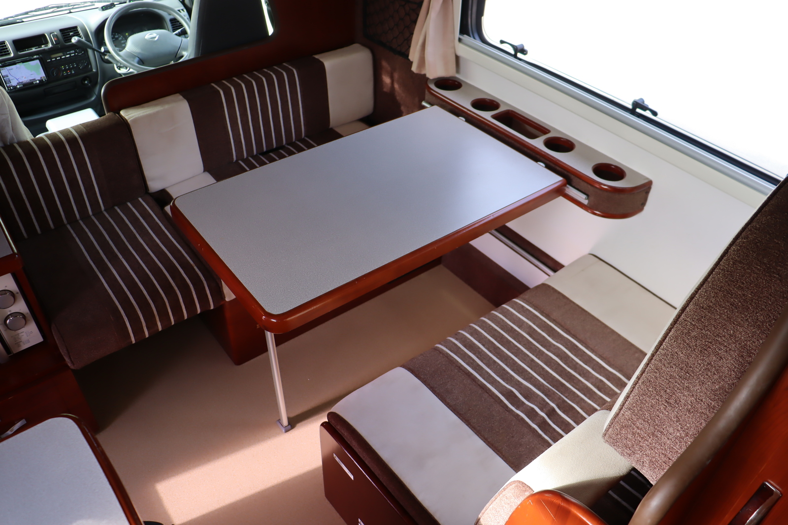 キャンピングカーキャブコン