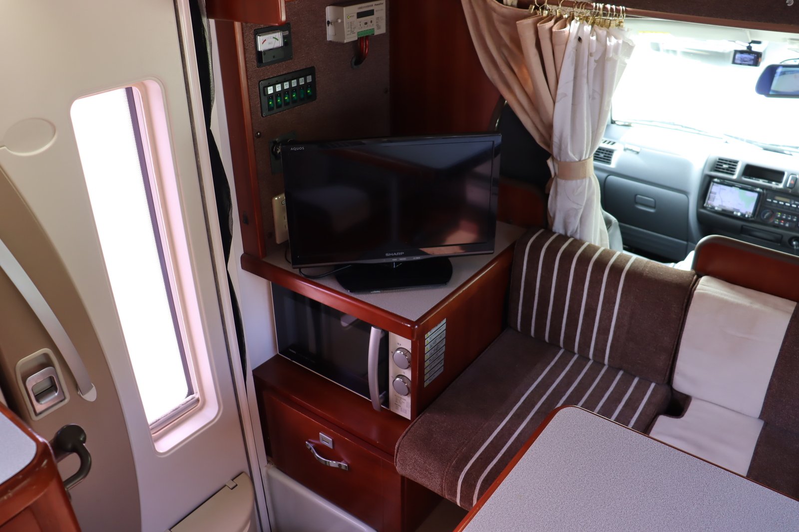 キャンピングカーキャブコン