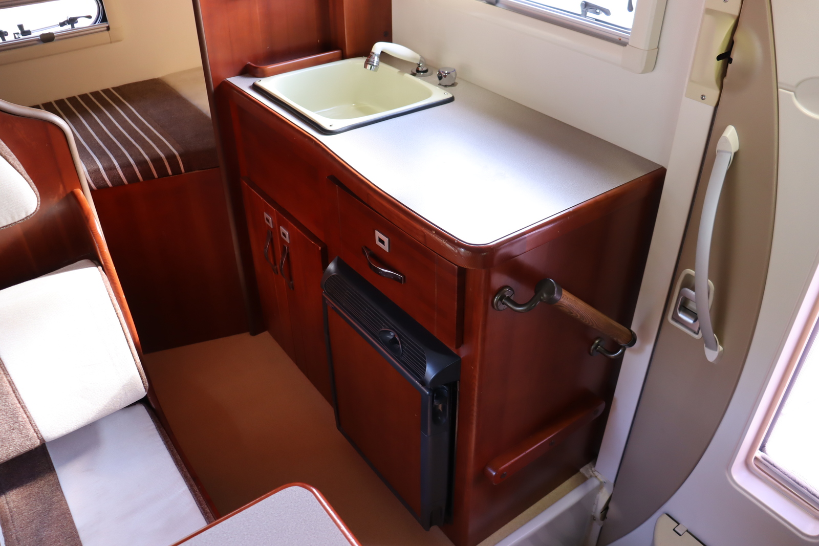 キャンピングカーキャブコン