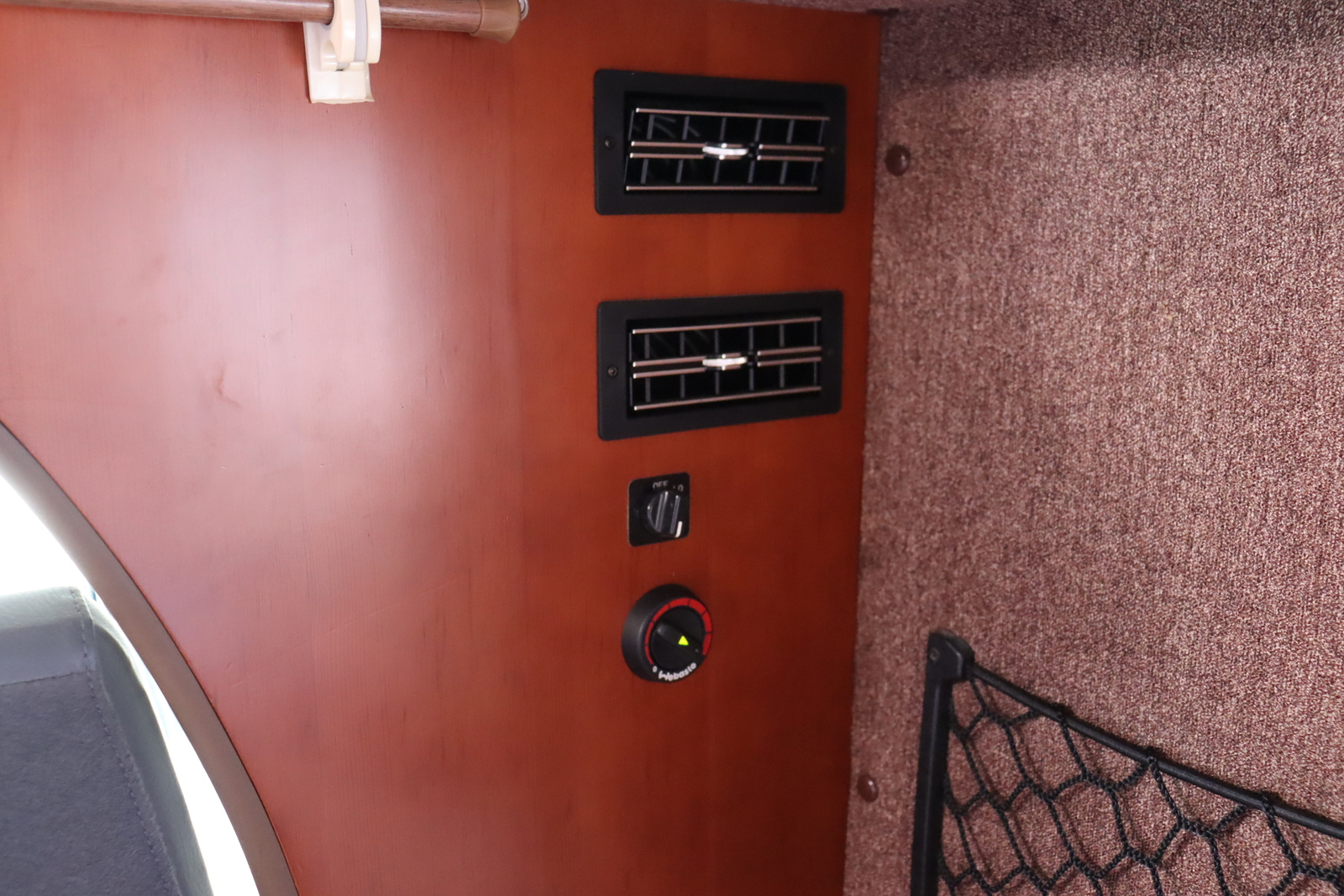 キャンピングカーキャブコン